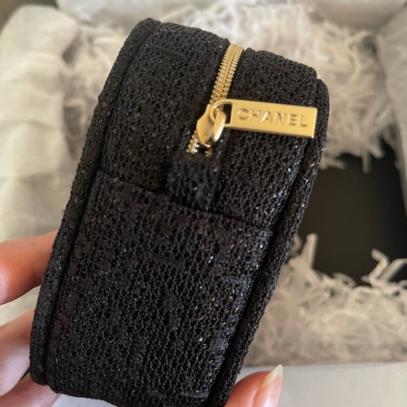 ❌Sold❌ Chanel Shimmer Pouch with Skin care set - Picture 2 of 9